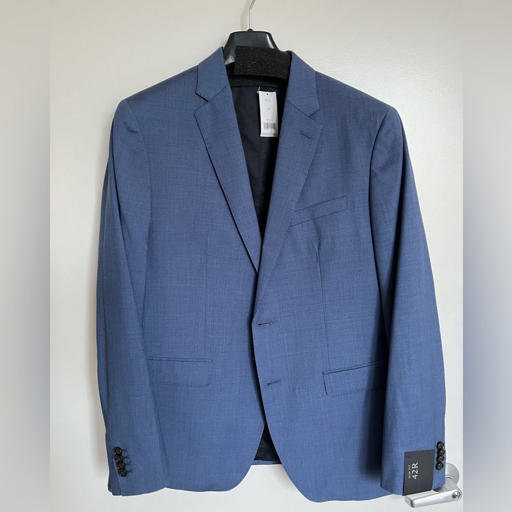 Blue banana republic suit, jacket size 42r, pants size 34/30
